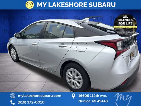 Used 2020 Toyota Prius LE FWD image 4