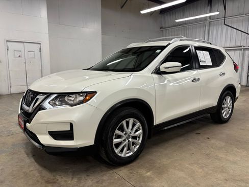 Used 2020 Nissan Rogue SV FWD image 3