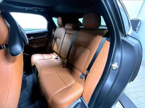 Used 2025 Jaguar F-PACE R-Dynamic S image 31