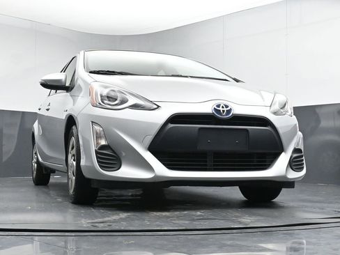 Used 2016 Toyota Prius C One image 32