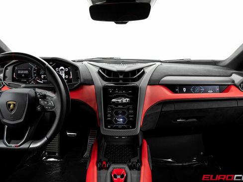 Used 2025 Lamborghini Revuelto image 30