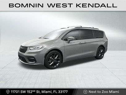 Used 2022 Chrysler Pacifica Limited w/ S Appearance Package