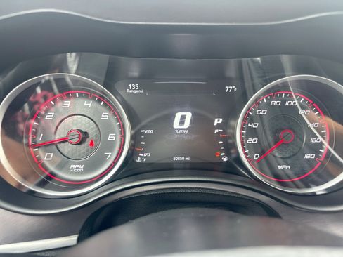 Used 2019 Dodge Charger Scat Pack w/ Dynamics Package RWD image 10