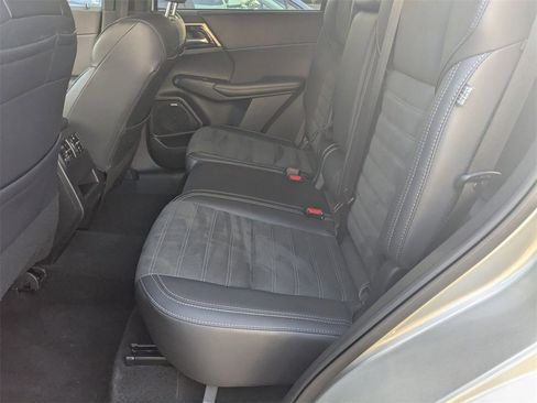 Used 2025 Mitsubishi Outlander SE image 22