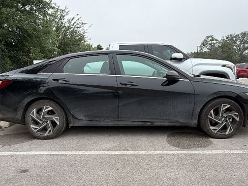 Used 2024 Hyundai Elantra SEL w/ Convenience Package FWD image 4