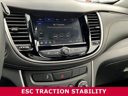 Used 2022 Chevrolet Trax LT w/ LT Convenience Package image 16