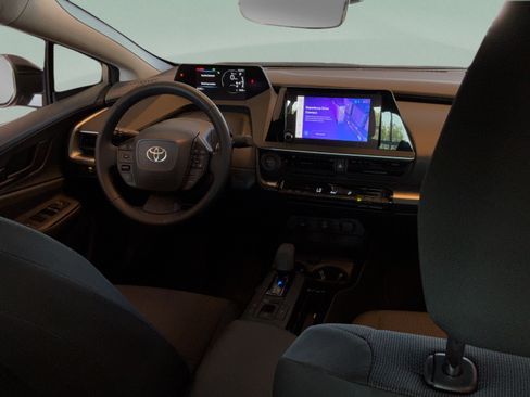 Certified 2025 Toyota Prius LE FWD image 28