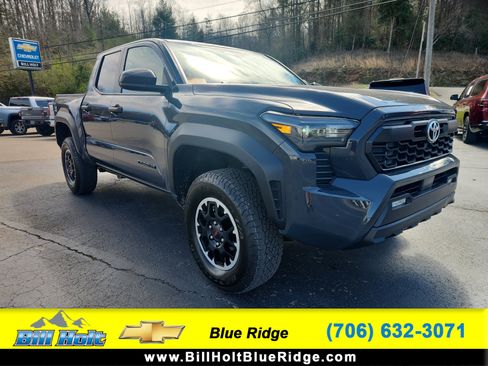 Used 2025 Toyota Tacoma TRD Off-Road image 10