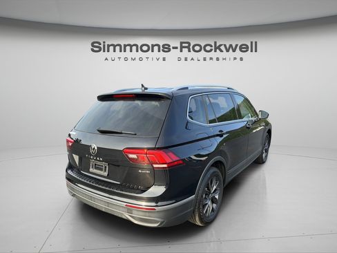 Used 2024 Volkswagen Tiguan SE w/ Panoramic Sunroof Package AWD/4WD image 5