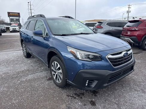 Used 2022 Subaru Outback Premium image 3