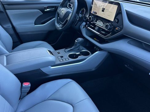 New 2026 Toyota Highlander XLE image 19
