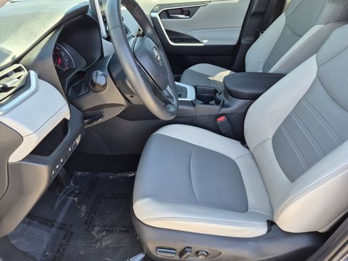 Used 2020 Toyota RAV4 XLE Premium AWD/4WD image 16
