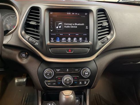 Used 2014 Jeep Cherokee Trailhawk w/ Comfort/Convenience Group AWD/4WD image 19