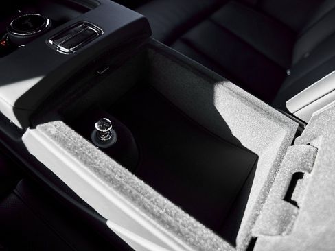 Used 2024 Rolls-Royce Phantom Sedan image 63