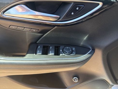 Used 2023 Buick Envision Essence image 9