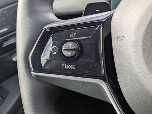 Used 2025 BMW 530i xDrive w/ Premium Package image 25