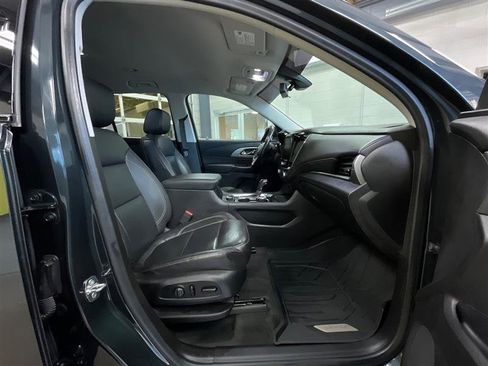 Used 2020 Chevrolet Traverse RS image 28