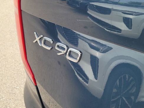 Certified 2023 Volvo XC90 T8 Ultimate w/ Protection Package Premier image 14