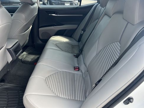Used 2020 Toyota Camry SE w/ Sunroof Package FWD image 25