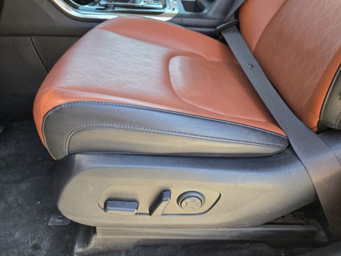 Used 2024 Kia Carnival SX FWD image 9
