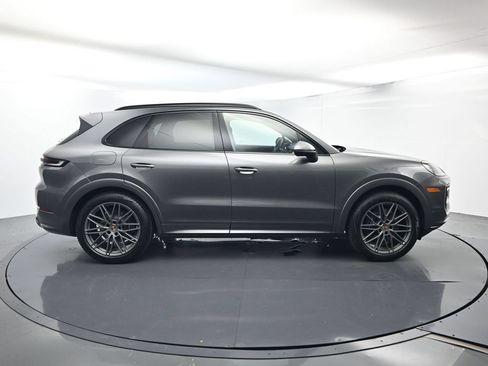 Certified 2025 Porsche Cayenne AWD/4WD image 16