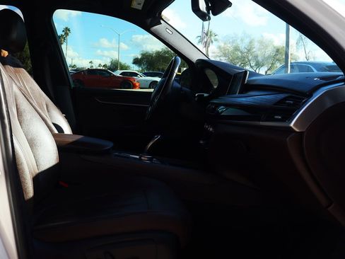 Used 2017 BMW X5 xDrive40e image 37