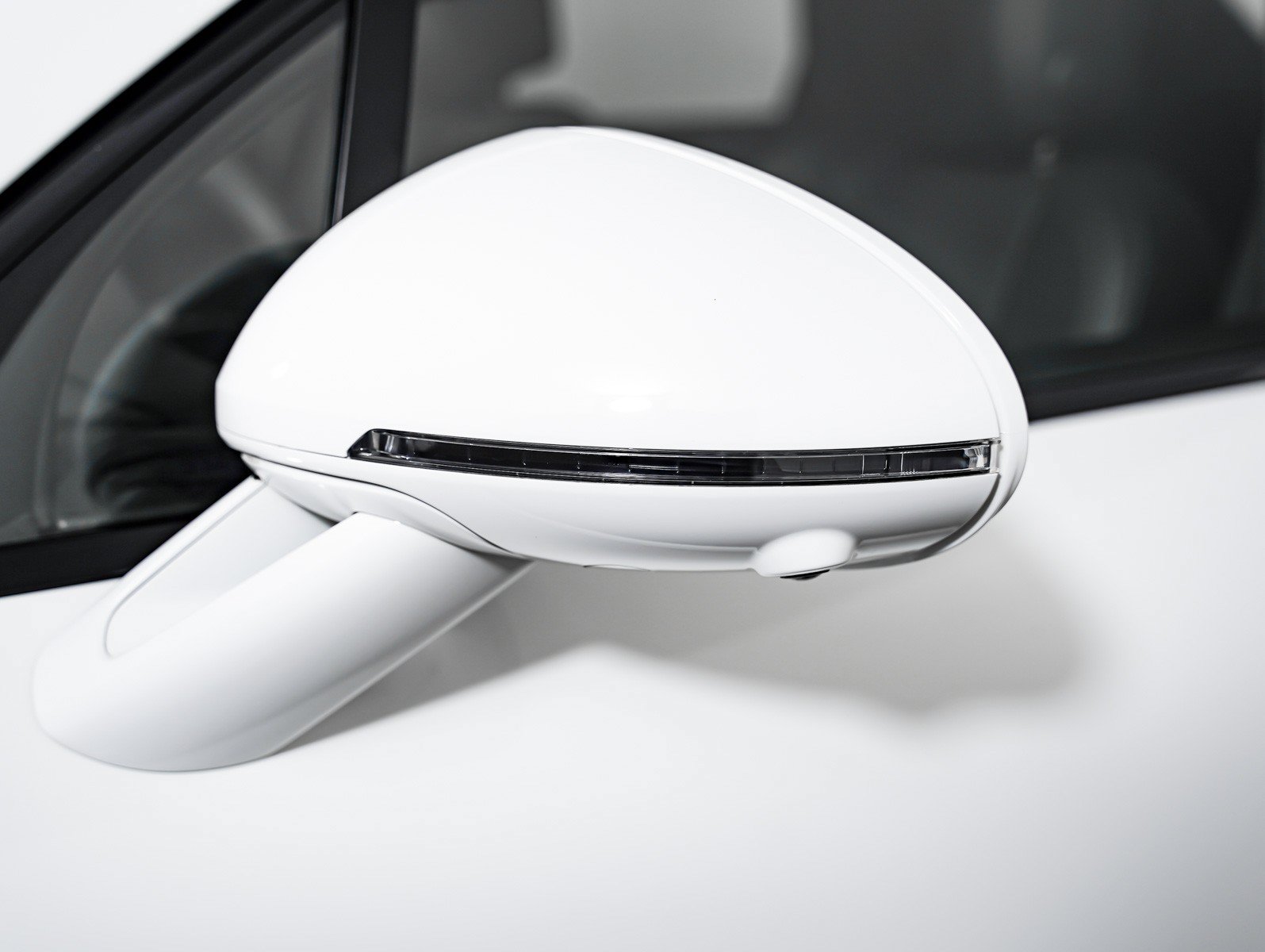 Certified 2023 Porsche Macan AWD/4WD image 27
