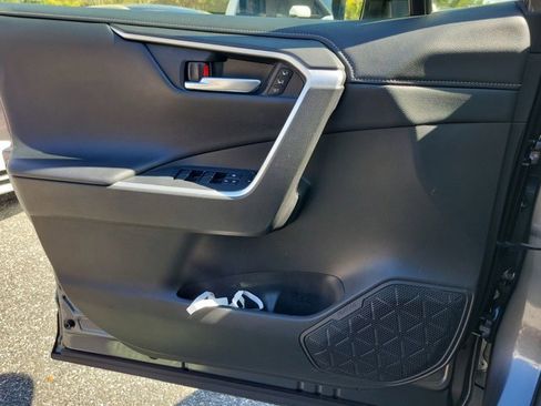 Used 2020 Toyota RAV4 Limited image 36