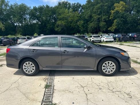 Used 2012 Toyota Camry LE FWD image 2