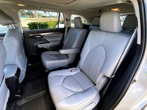Used 2021 Toyota Highlander Platinum image 21