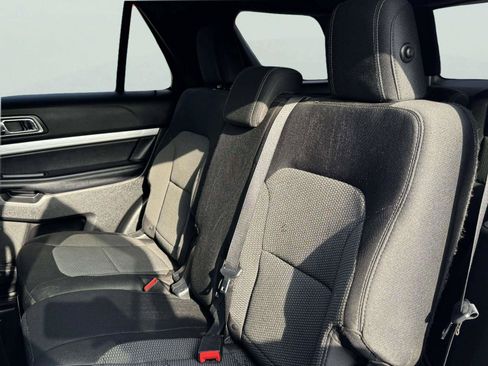 Used 2017 Ford Explorer XLT FWD image 28