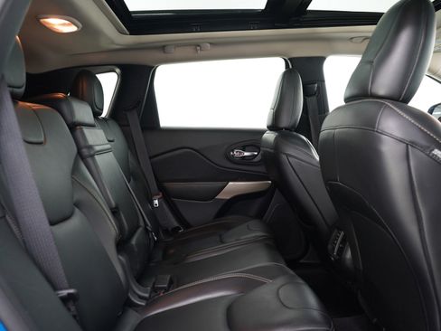 Used 2018 Jeep Cherokee Limited w/ High Altitude Package AWD/4WD image 12