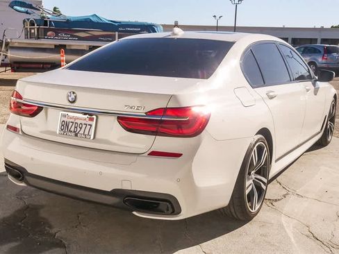 Used 2018 BMW 740i image 9