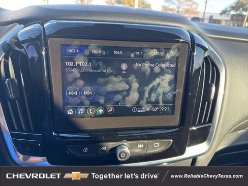 Used 2023 Chevrolet Traverse LT image 30