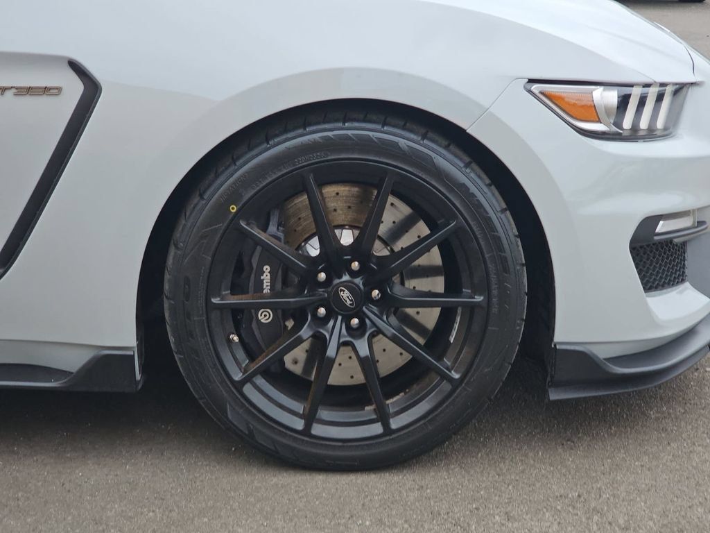 Used 2016 Ford Mustang Shelby GT350 RWD image 39