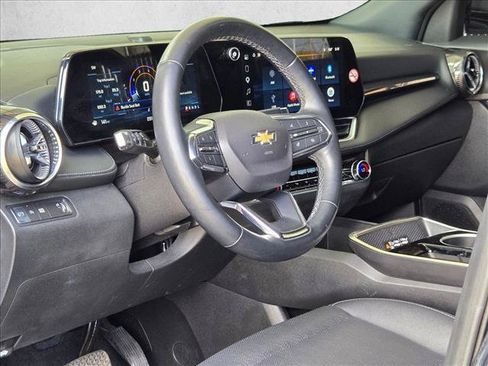 Used 2025 Chevrolet Equinox LT w/ Convenience Package II FWD image 9