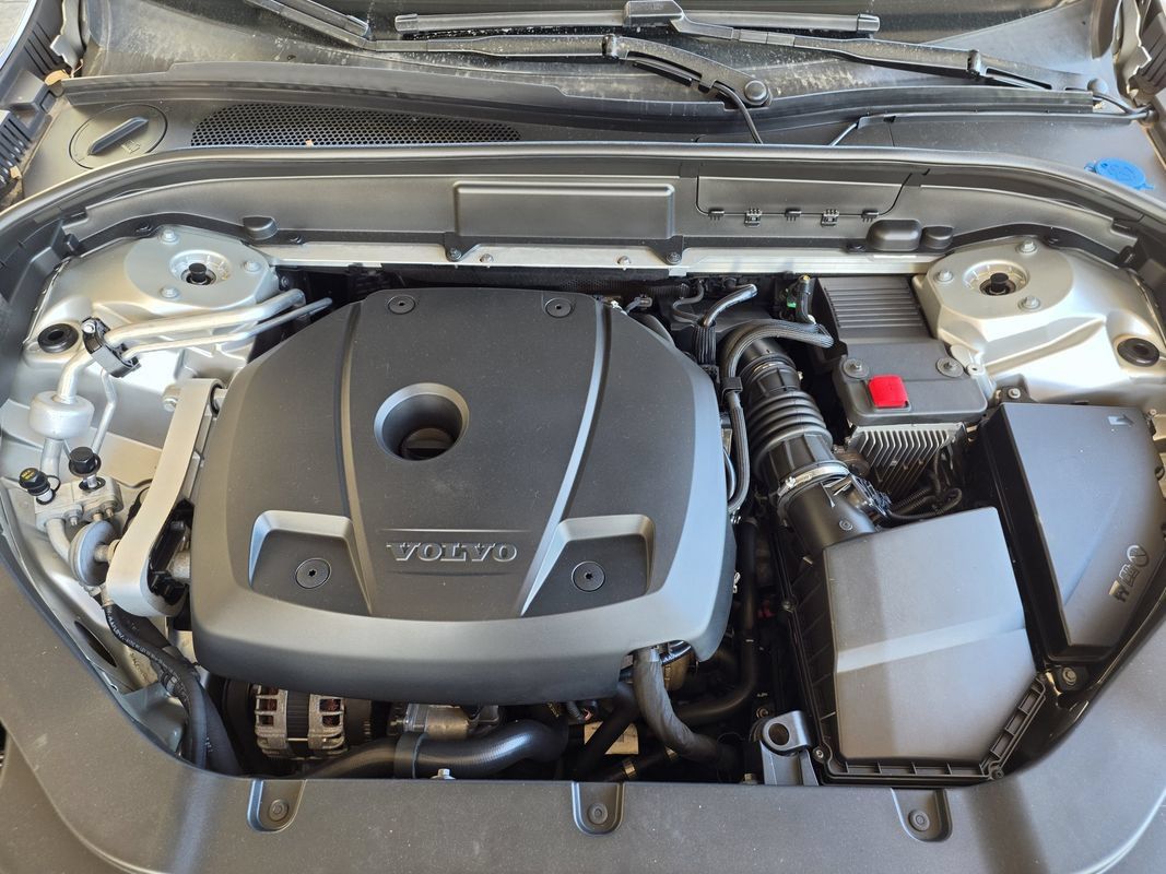 Used 2019 Volvo XC60 T6 Momentum w/ Multimedia Package AWD/4WD image 25