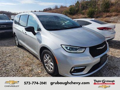 Used 2024 Chrysler Pacifica Touring-L