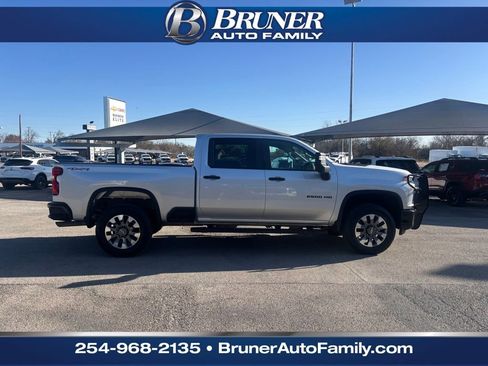 Used 2022 Chevrolet Silverado 2500 Custom w/ Custom Value Package image 4