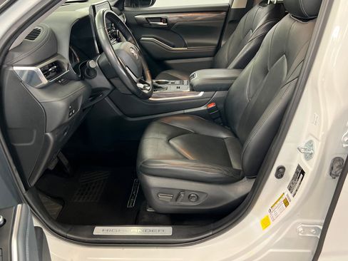 Used 2022 Toyota Highlander Limited FWD image 18