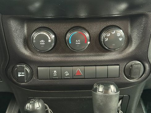 Used 2015 Jeep Wrangler Sport AWD/4WD image 26