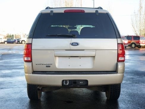 Used 2004 Ford Explorer XLT image 4