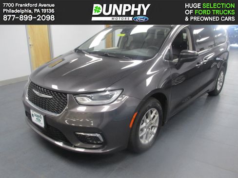 Used 2023 Chrysler Pacifica Touring-L FWD image 1