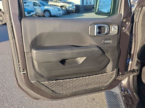 Used 2022 Jeep Wrangler Unlimited Sahara w/ Cold Weather Group image 27