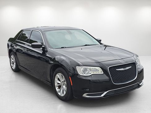 Used 2015 Chrysler 300 Limited image 3
