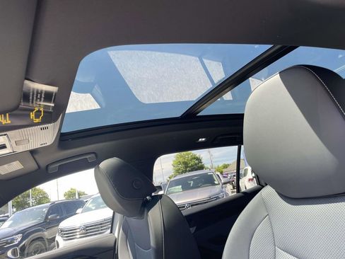 New 2026 Volkswagen Tiguan SE R-Line FWD image 19