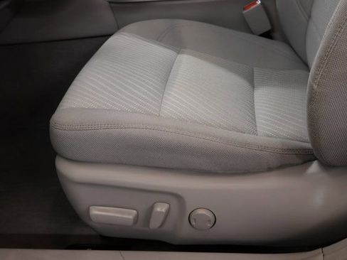 Used 2016 Toyota Camry XLE image 12