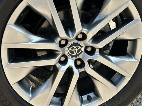 Certified 2022 Toyota RAV4 XLE Premium FWD image 31