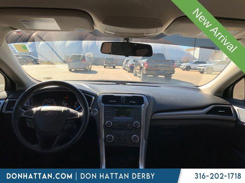 Used 2017 Ford Fusion SE image 12