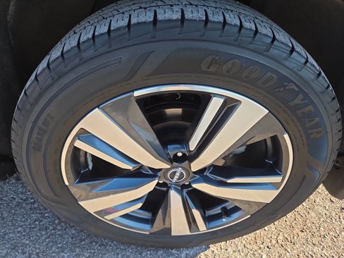 Used 2022 Nissan Rogue Platinum w/ Head-Up Display Package image 11